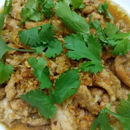 ไก่กระเทียม