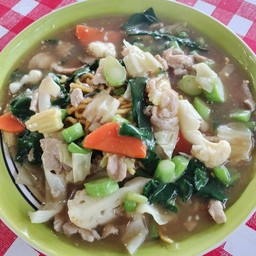 ราดหน้าหมูหมี่กรอบ