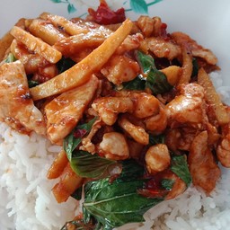 พริกแกงไก่หน่อไม้เหลือง(ราดข้าว)