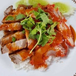 ข้าวหมูแดงหมูกรอบ