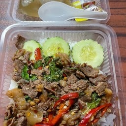 ข้าวเนื้อผัดใบโหระพา
