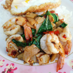 ข้าวกะเพราหน่อไม้ดองกุ้ง 4 ตัว