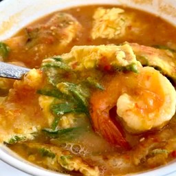 แกงส้มกุ้งชะอมไข่