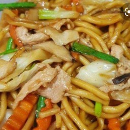 ผัดยากิโซบะไก่