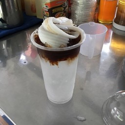 กาแฟสด + น้ำมะพร้าวสด  หวานธรรมชาติ