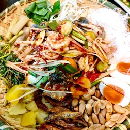 ตำถาดทะเล (กุ้ง,หมึก,หอยแครง)