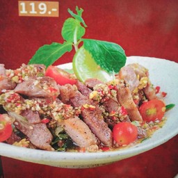 ยำสันคอหมูย่าง