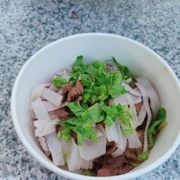 ครัวคุณลุง ก๋วยเตี๋ยวเนื้อสด - หมูสด