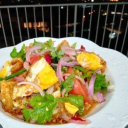 ยำไข่ดาว