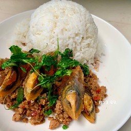 กะเพราไข่เยี่ยวม้า