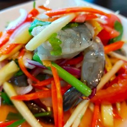ยำกุ้งสดไข่แดง ระบุ (ปลาร้า / ไม่ร้า)