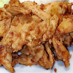 ข้าวไก่กระเทียมพริกไทย