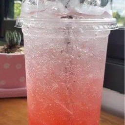 สตอเบอร์รี่โซดา