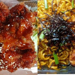 ชุด ข้าวไก่ซอสเผ็ด+มาม่าเผ็ดไก่เกาหลี