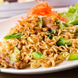 ม่าม่าผัดหมูสับ