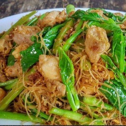 เส้นหมี่ผัดซีอิ้ว หมู