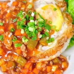 ข้าวไข่ระเบิด ซอสมะเขือเทศ ทรงเครื่อง