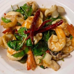 กะเพราทะเล+ไข่ดาว