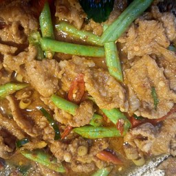 ผัดพริกแกงหมูชิ้น(กับข้าว)