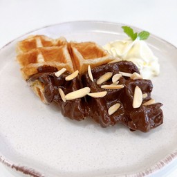 Croffle with Almond & Chocolate