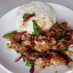 ข้าวผัดพริกแกงเครื่องในไก่หน่อไม้ดอง