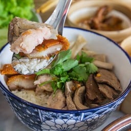 ข้าวต้มแห้งหมู