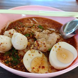 ก๋วยเตี๋ยวไข่ต้มยำ@เขาเต่า101