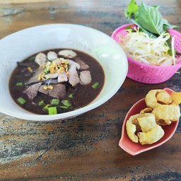 ก๋วยเตี๋ยวเรืออยุธยา (ร้านเดียวกับก๋วยเตี๋ยวเรือ 13 บาทหน้าวัดภาณุ)