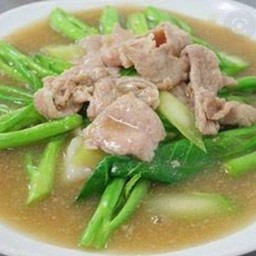 เส้นใหญ่ราดหน้าหมู