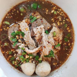 ก๋วยเตี๋ยวหมูต้มยำ