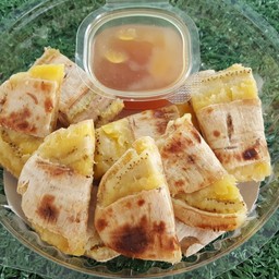 กล้วยน้ำหว้า 🍌 เนื้อนุ่มหนึบ เต็มคำ
พร้อมน้ำราดน้ำตาลมะพร้าวแท้ 
หอม อร่อย หวาน