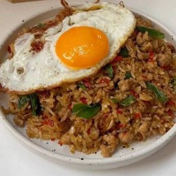 ข้าวผัดกะเพราคลุก (หมูสับ)