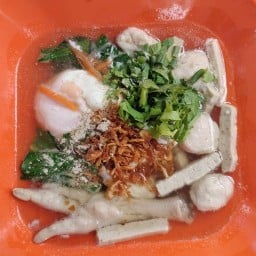ชมพู่ ก๋วยจั๊บญวน  ตามสั่ง