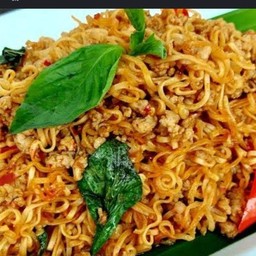 มาม่าผัดกะเพราหมูสับ