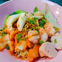 ชายสี่บะหมี่เกี๊ยว หน้าเซเว่นศิลาพร2