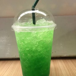 เขียว แก้วโอ่ง