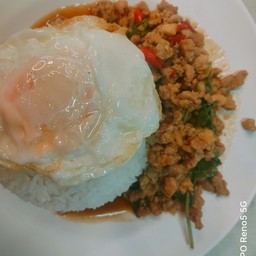 กะเพราไก่ราดข้าว