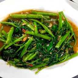 ผัดผักบุ้งไฟแดง