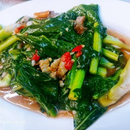 คะน้าผัดปลาเค็ม