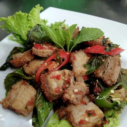 กระเพราหมูกรอบ