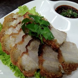 หมูกรอบจิ้มแจ่ว