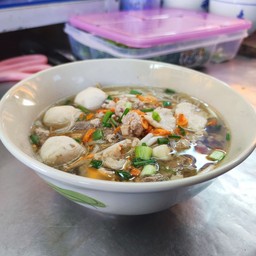ก๋วยเตี๋ยวหมูน้ำใส