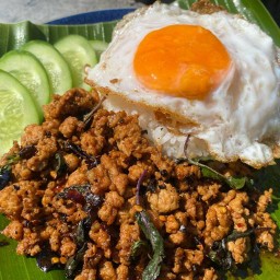 กะเพราพริกแห้งมหาโชค