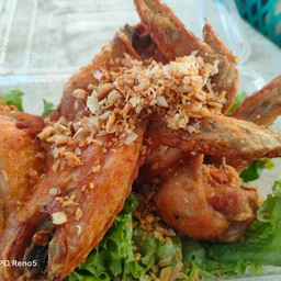 ปีกไก่ทอดน้ำปลา
