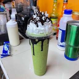 ชาเขียวปั่นโอริโอ้เพิ่มวิปครีม