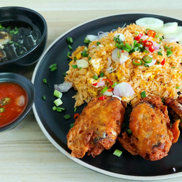 ข้าวผัดปลากระป๋องกรอบ + ซุปสาหร่าย