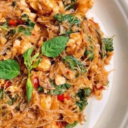 ผัดกะเพราวุ้นเส้น