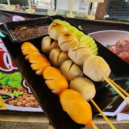 ล้านลูกชิ้นปิ้งน้ำจิ้มรสเด็ด บ้านโกเถิก