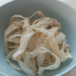 หมี่เหลืองแบนลวก 1 ก้อน