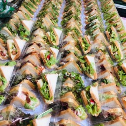 แซนวิชห่มผ้า